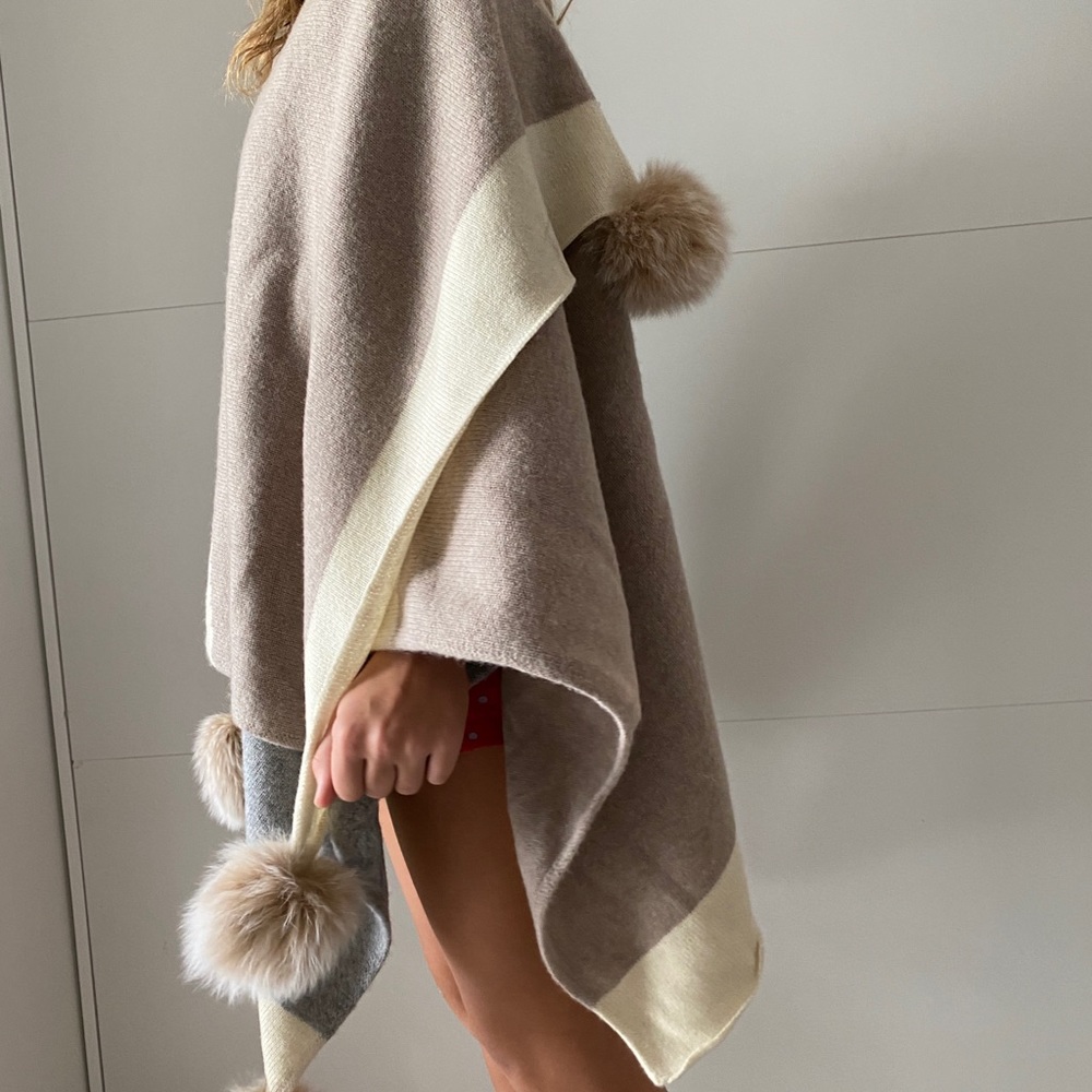 NWOT Mitchie’s Wool Gray/Beige Poncho Wrap